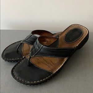 Born black sandals